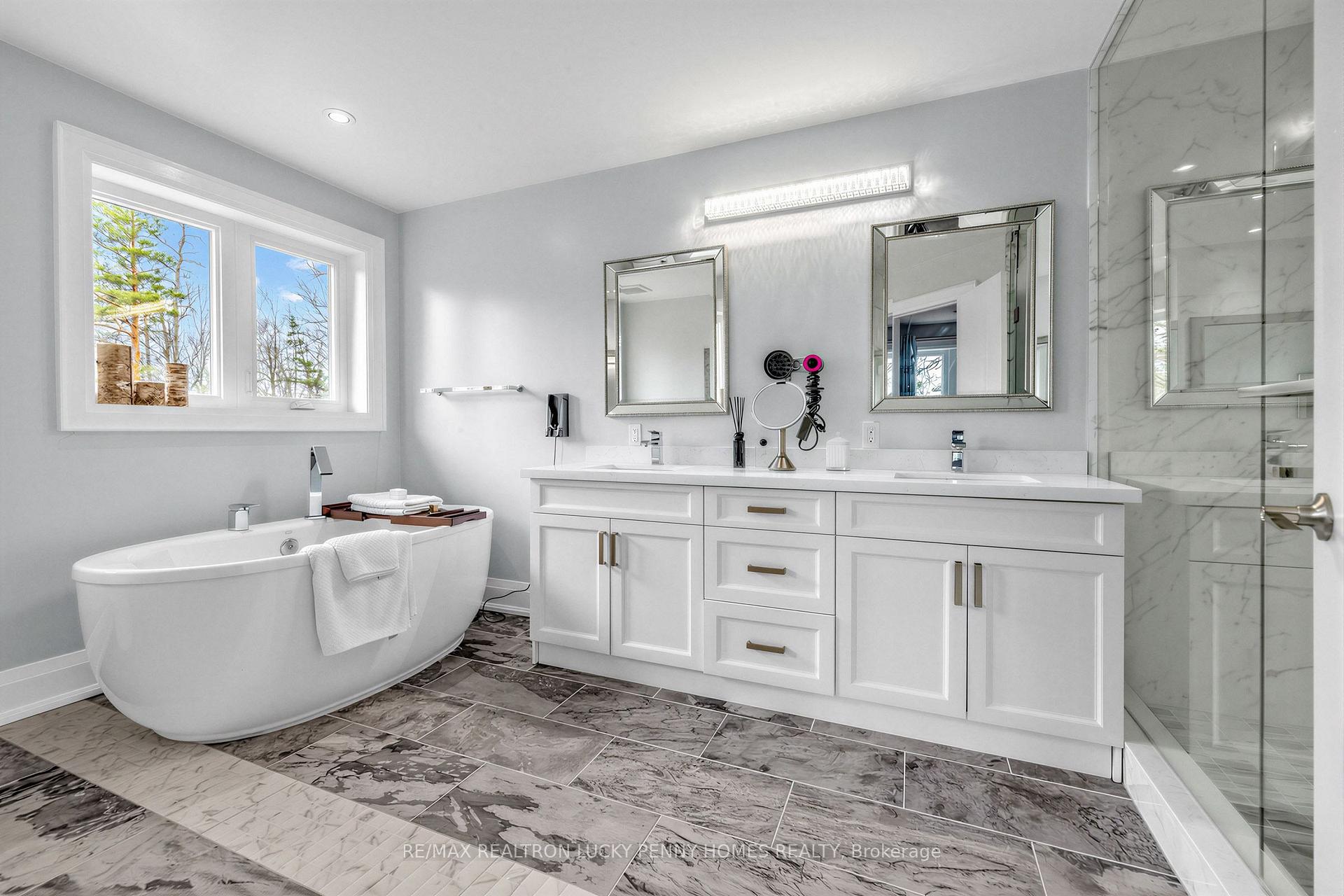Photo 24 of 18 Walnut Glen Place, Markham, Devil's Elbow — HOMEH