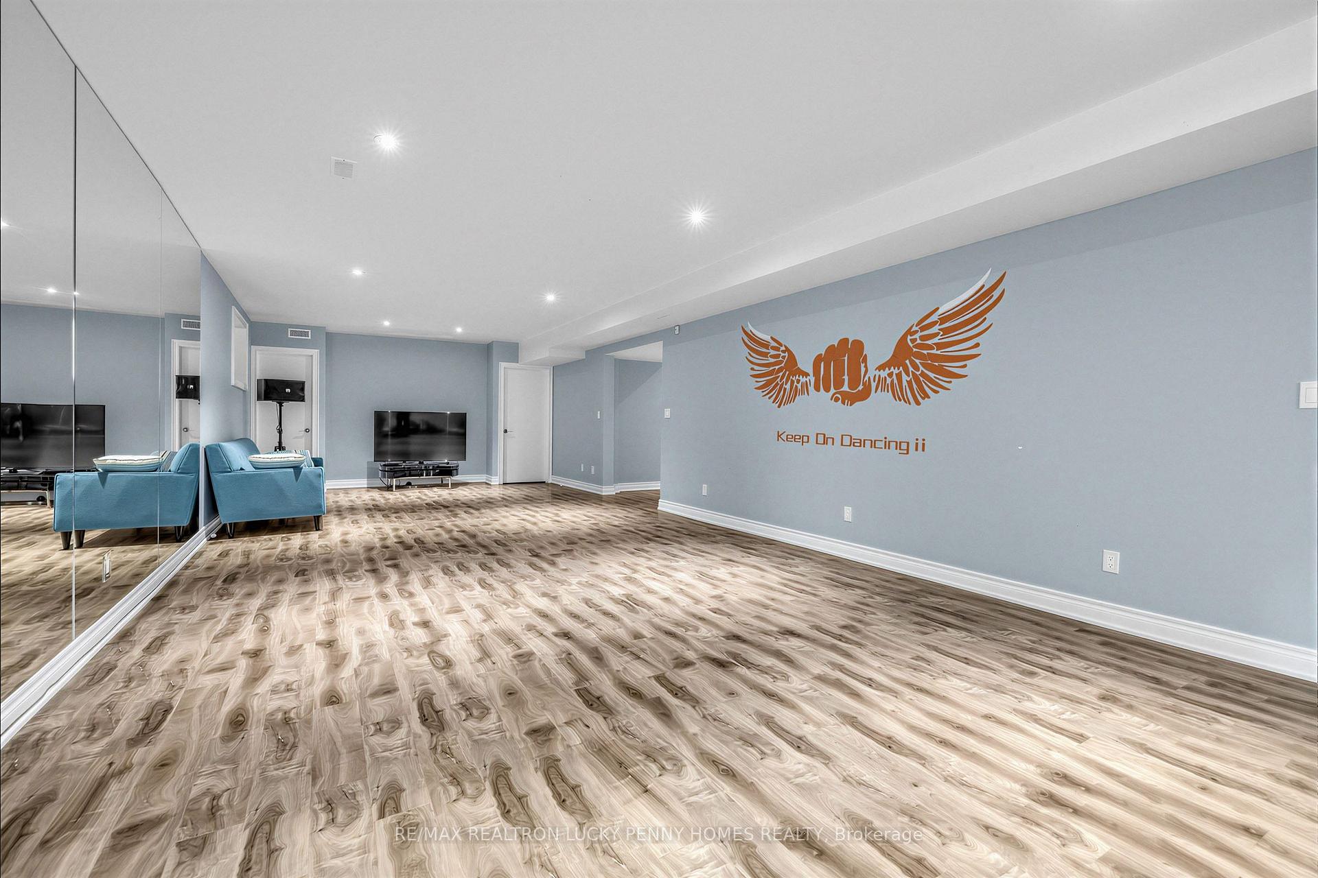 Photo 35 of 18 Walnut Glen Place, Markham, Devil's Elbow — HOMEH