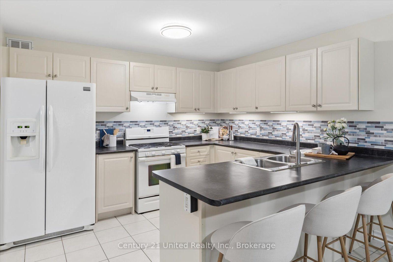 Photo 34 of 262 Bowen Drive, Peterborough, Northcrest Ward 5 — HOMEH