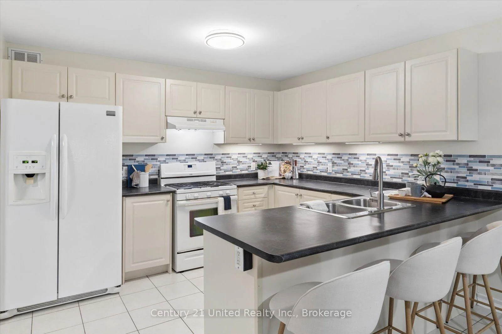 Photo 35 of 262 Bowen Drive, Peterborough, Northcrest Ward 5 — HOMEH