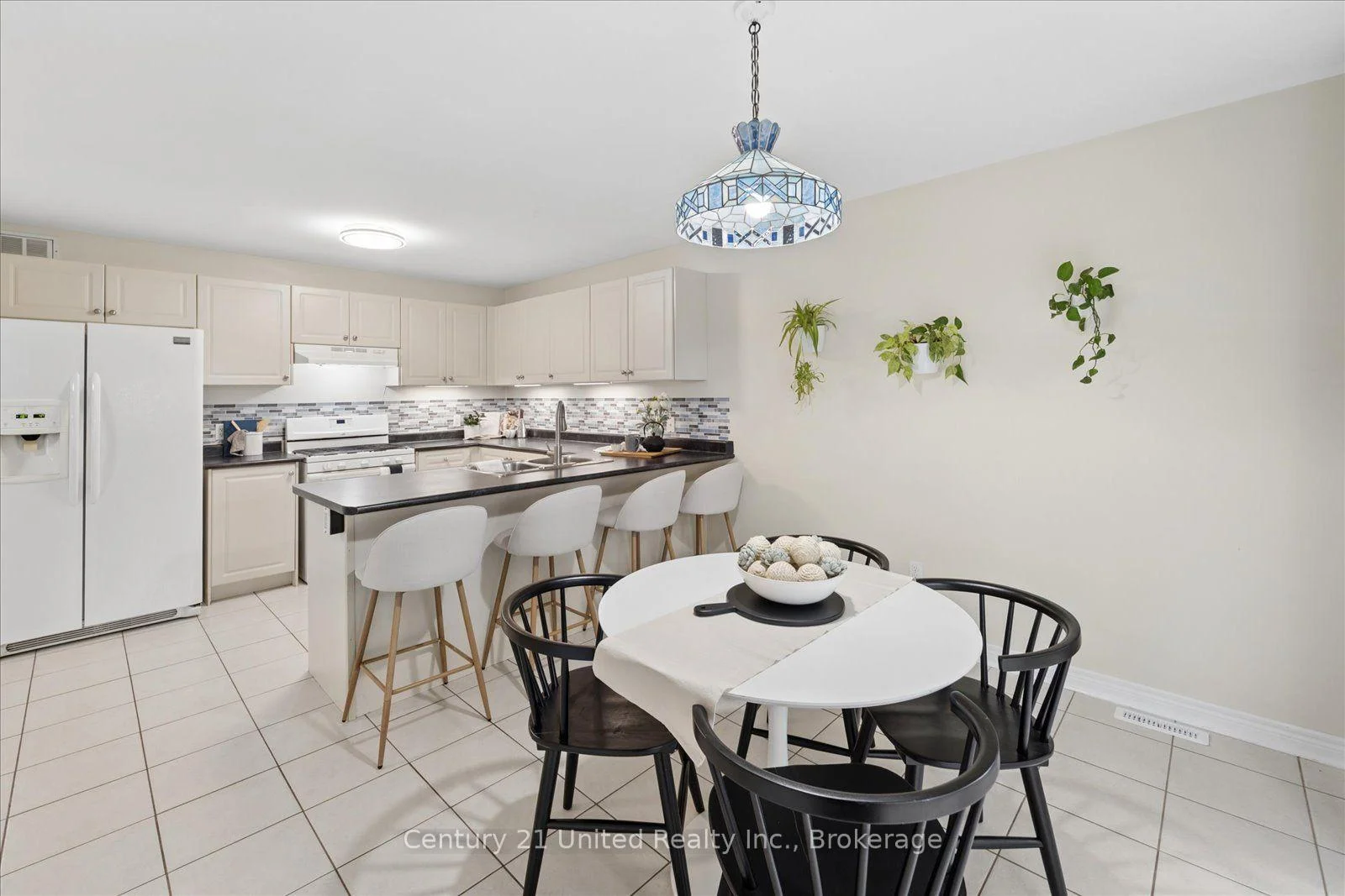 Photo 45 of 262 Bowen Drive, Peterborough, Northcrest Ward 5 — HOMEH