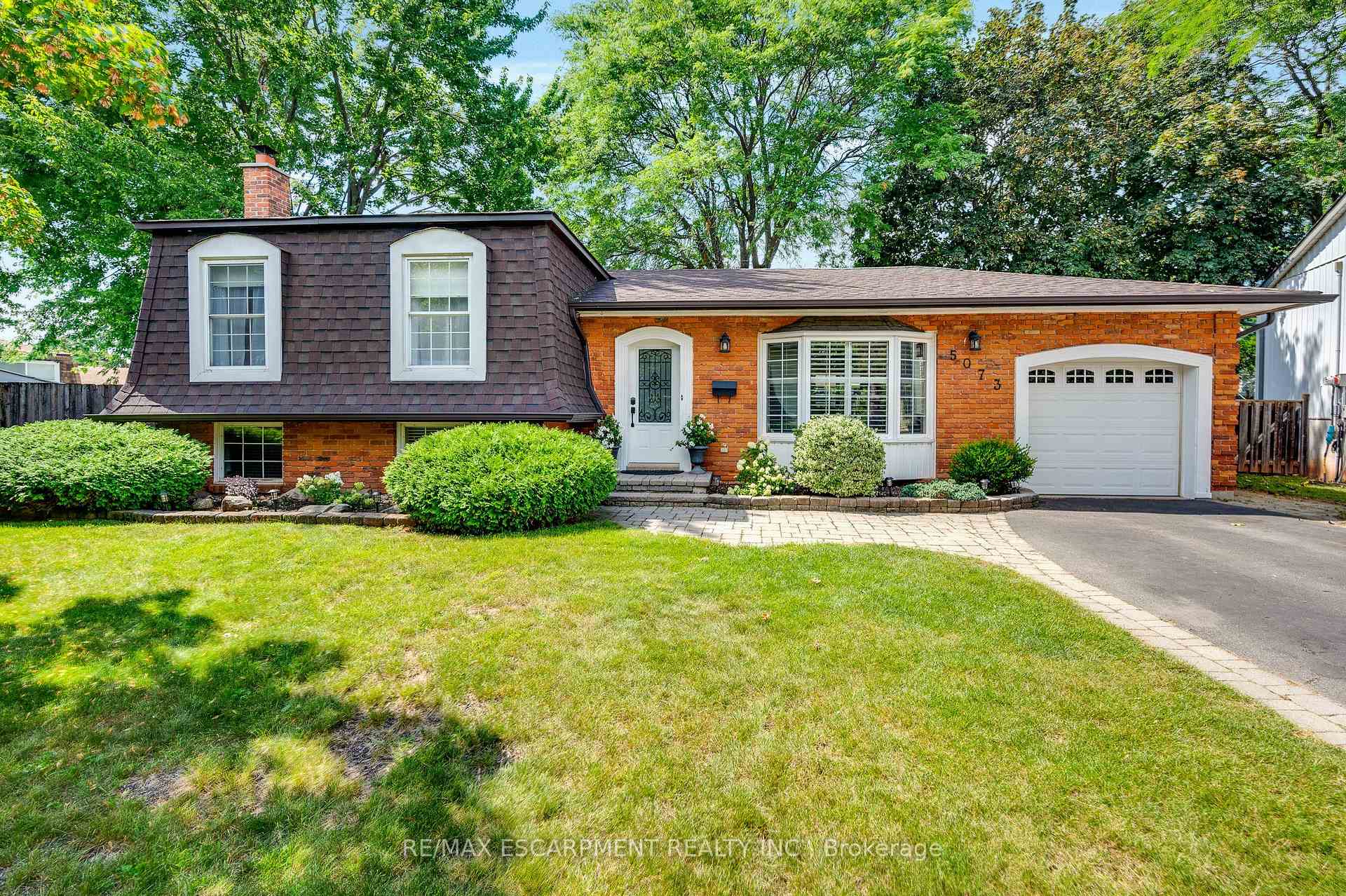 Front of 5073 Queen's Court