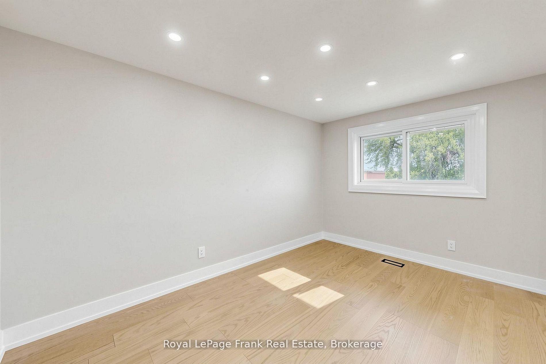 Photo 25 of 344 Rossland Road E, Oshawa, Centennial — HOMEH