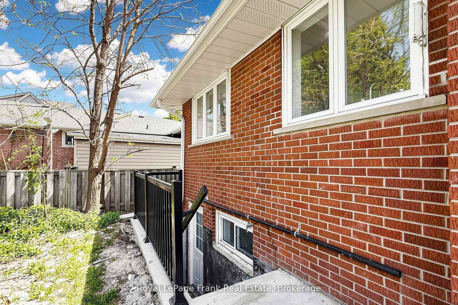 Photo 43 of 344 Rossland Road E, Oshawa, Centennial — HOMEH
