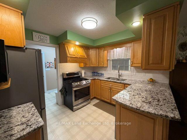 Photo 10 of 740 Scott Street W, North Perth, Listowel — HOMEH