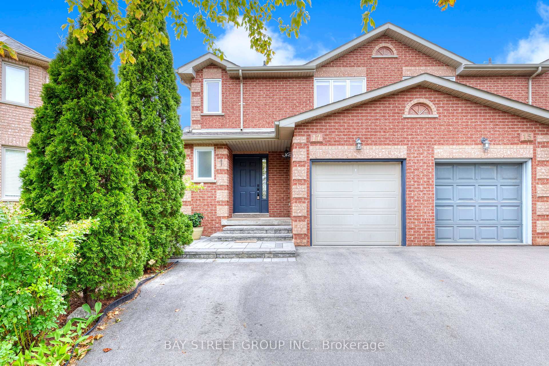 Photo 1 of 17 Inverhuron Trail, Oakville, River Oaks — HOMEH