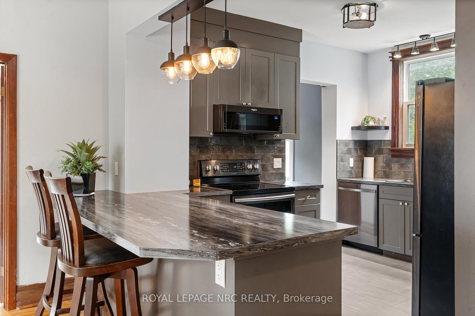 Photo 2 of 167 Pleasant Avenue, St. Catharines, Downtown — HOMEH