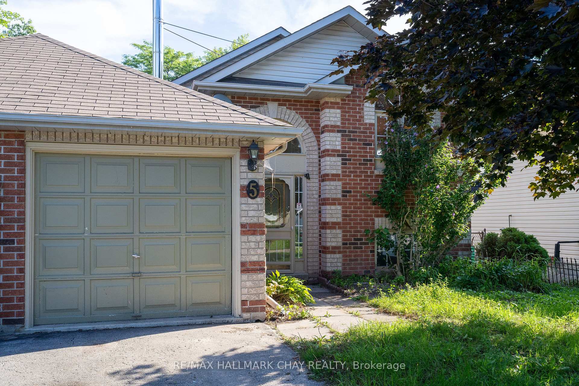 Photo 2 of 5 Goldsmith Place, Wasaga Beach — HOMEH