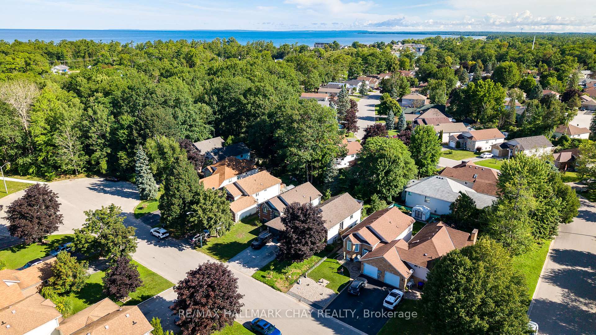 Photo 5 of 5 Goldsmith Place, Wasaga Beach — HOMEH
