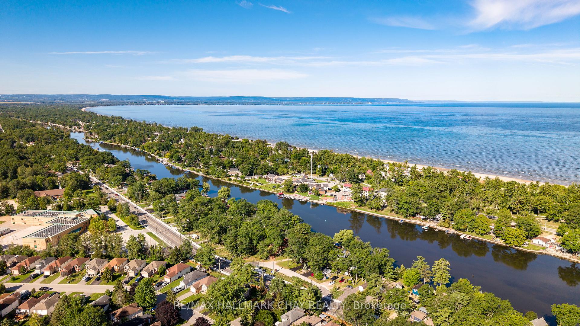 Photo 6 of 5 Goldsmith Place, Wasaga Beach — HOMEH