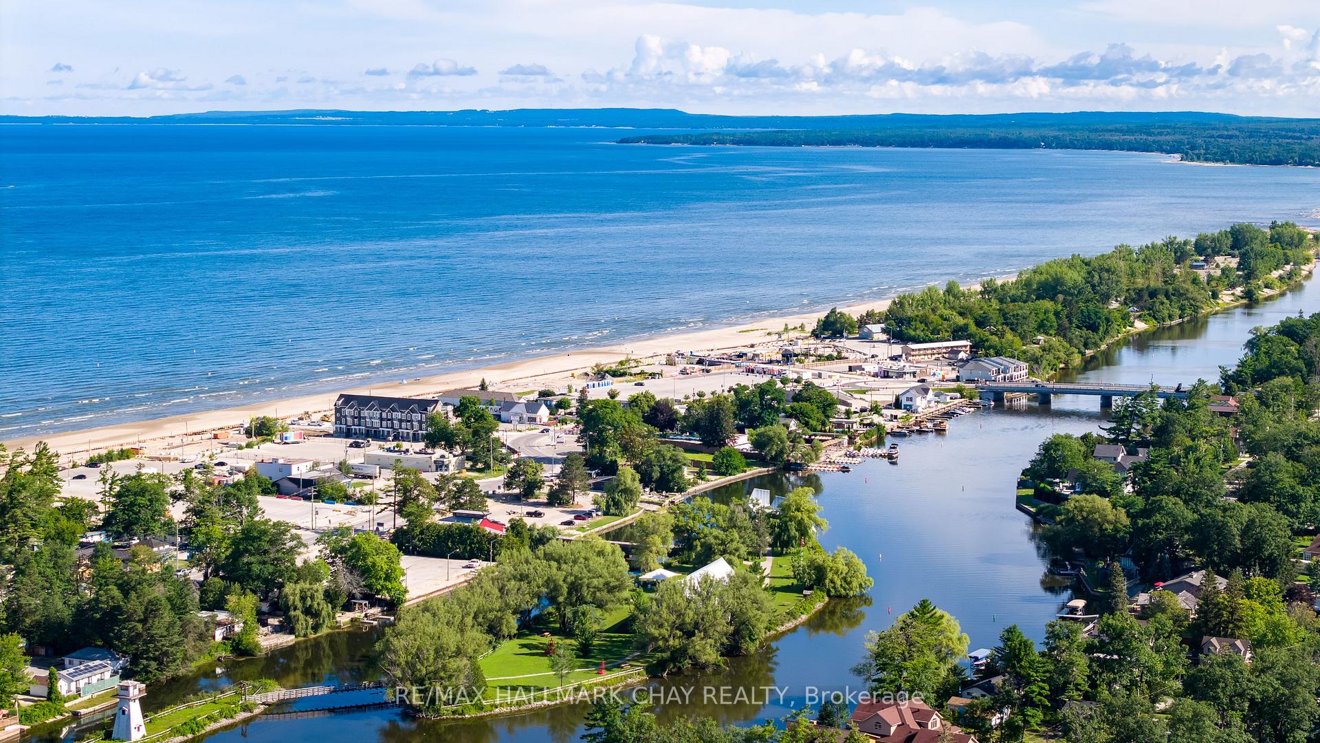 Photo 8 of 5 Goldsmith Place, Wasaga Beach — HOMEH