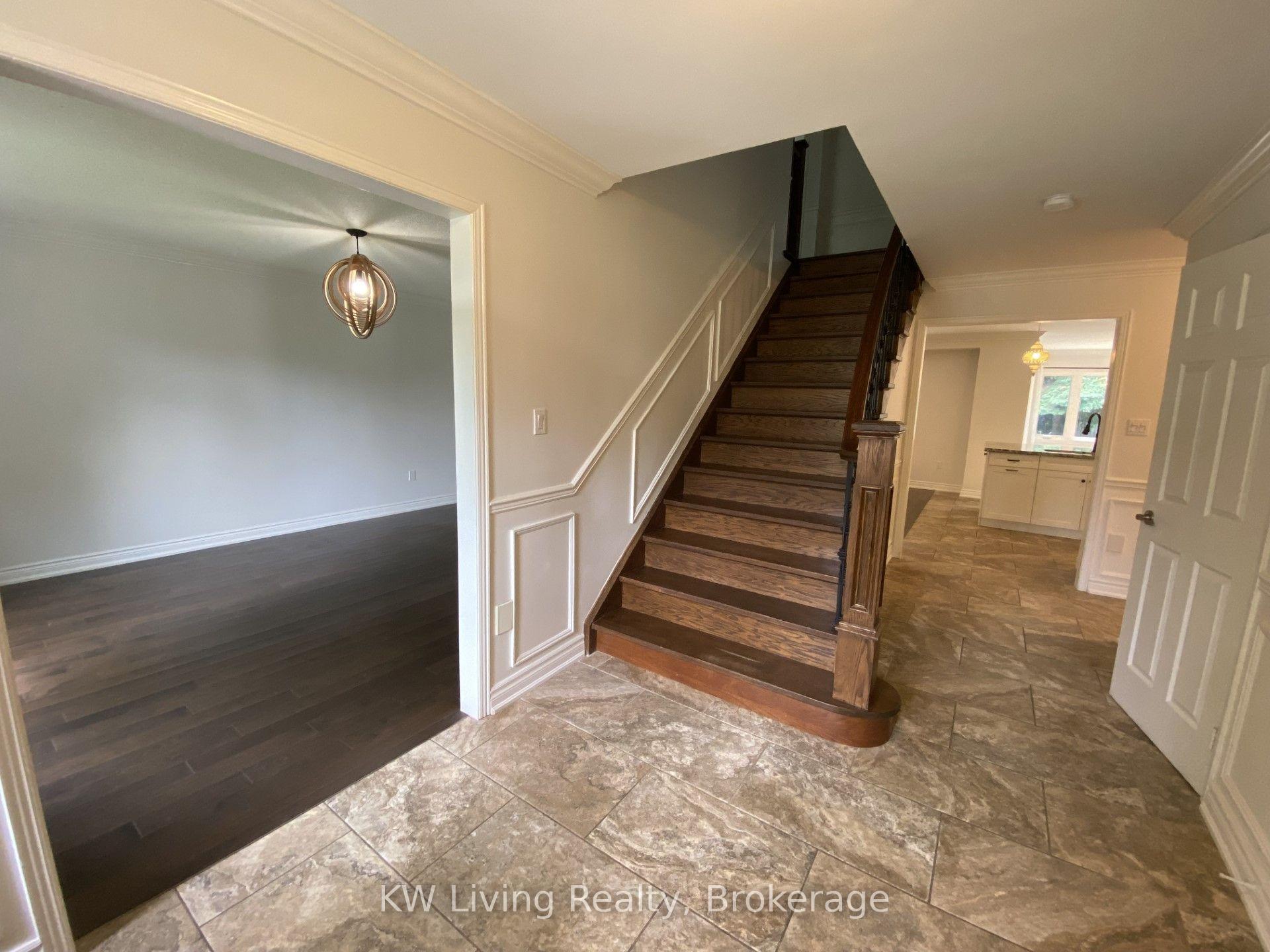 Photo 3 of 3241 Shoreline Drive E, Oakville, Bronte — HOMEH