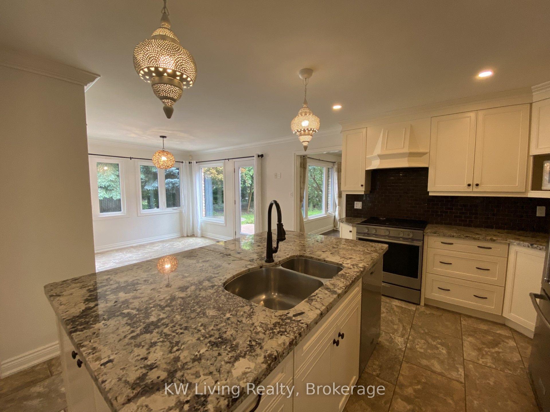 Photo 4 of 3241 Shoreline Drive E, Oakville, Bronte — HOMEH