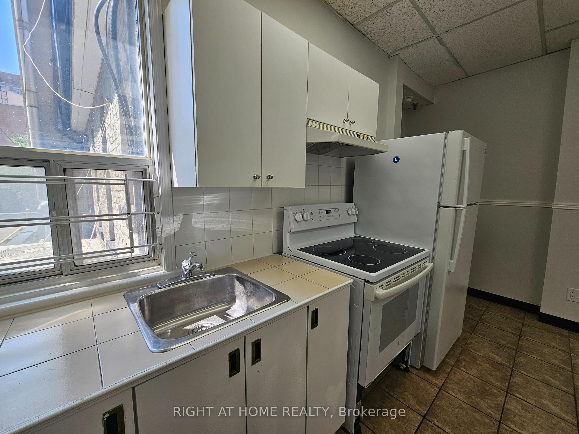 Photo 10 of Unit 2, 516 Yonge Street, Toronto, Church-Yonge Corridor — HOMEH