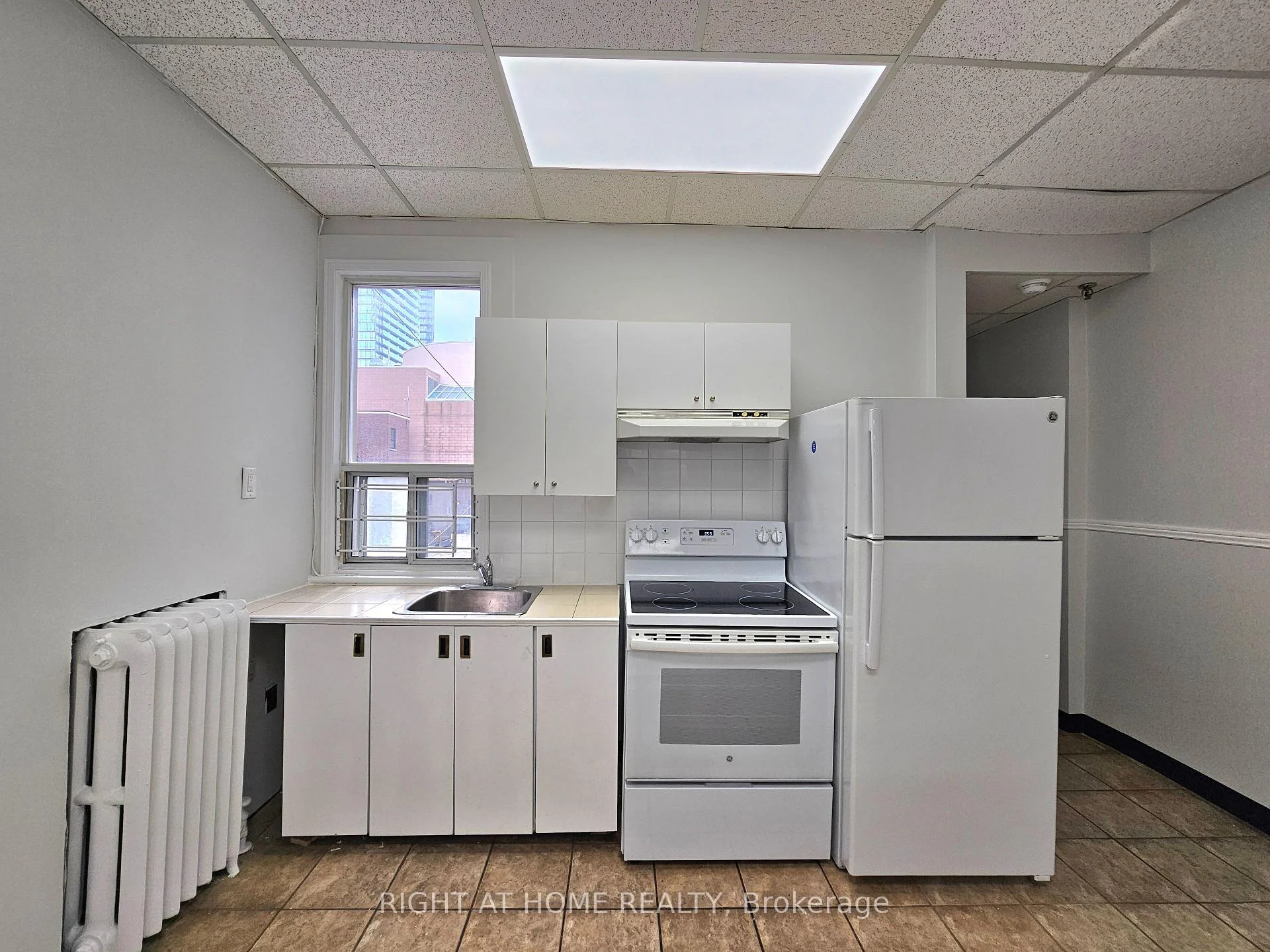 Photo 1 of Unit 2, 516 Yonge Street, Toronto, Church-Yonge Corridor — HOMEH