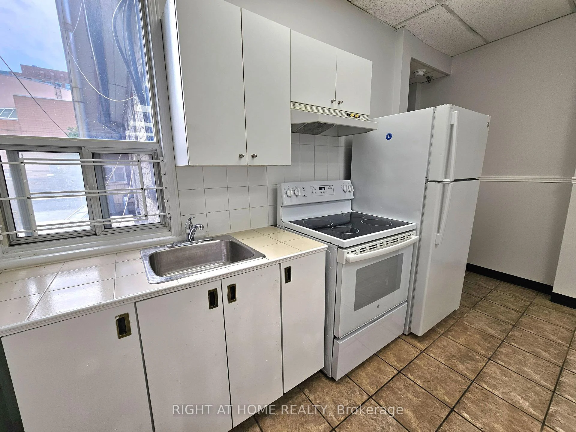 Photo 7 of Unit 2, 516 Yonge Street, Toronto, Church-Yonge Corridor — HOMEH