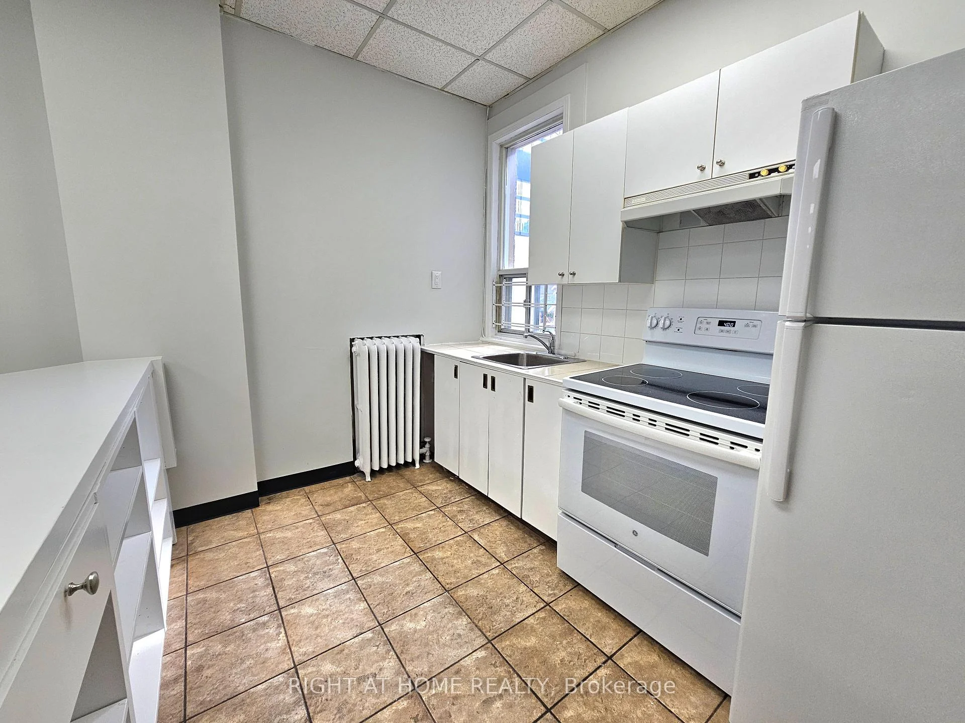 Photo 11 of Unit 2, 516 Yonge Street, Toronto, Church-Yonge Corridor — HOMEH