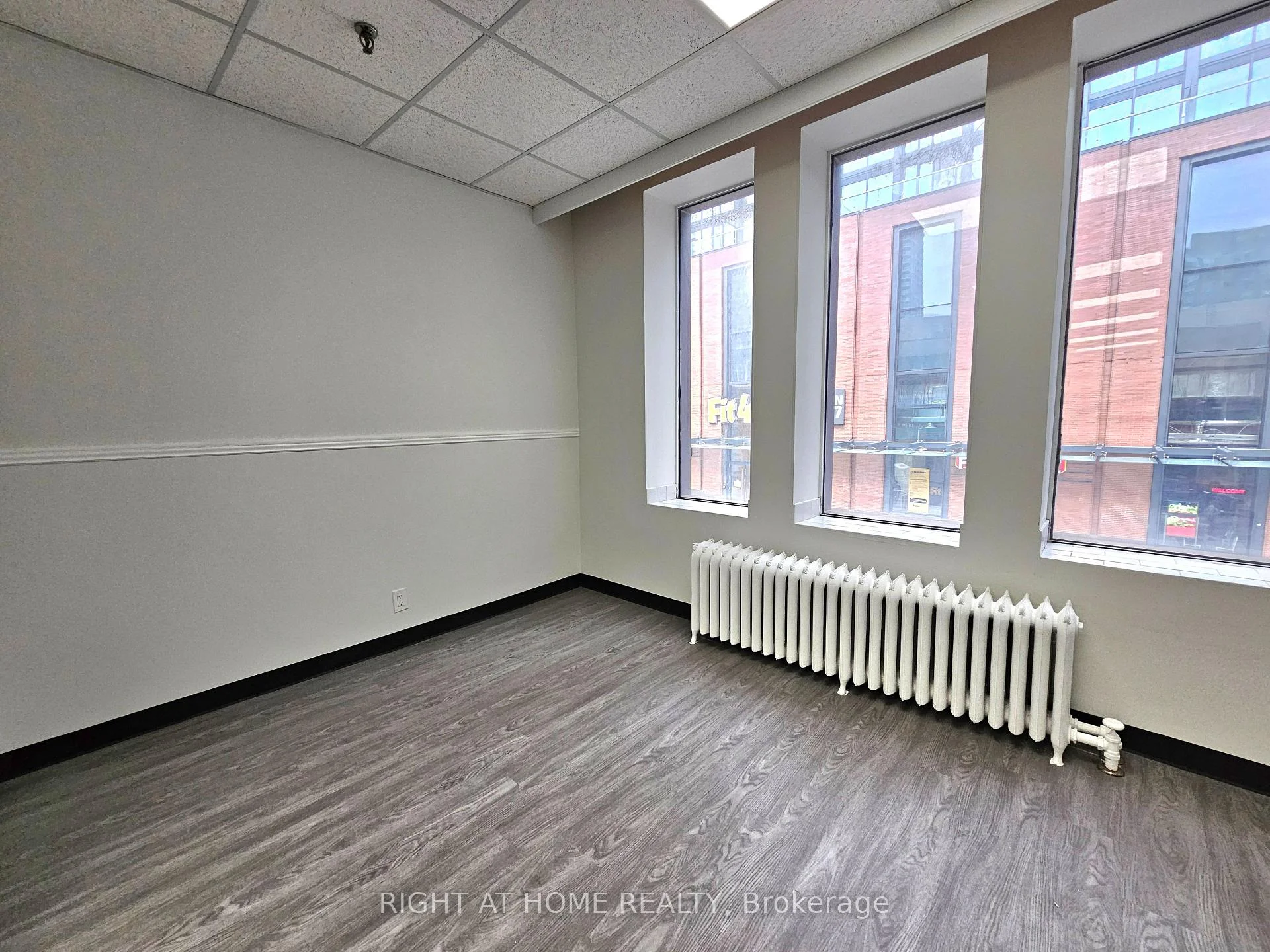 Photo 32 of Unit 2, 516 Yonge Street, Toronto, Church-Yonge Corridor — HOMEH