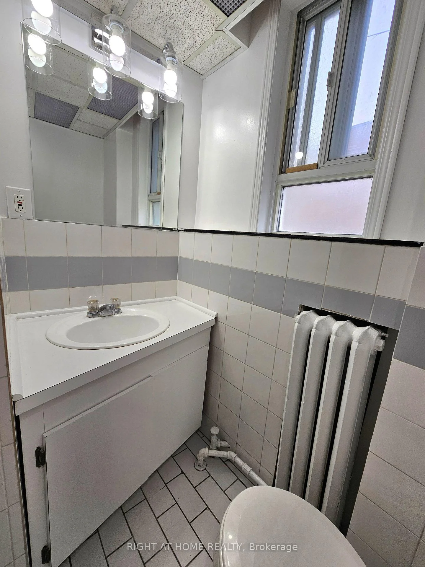 Photo 47 of Unit 2, 516 Yonge Street, Toronto, Church-Yonge Corridor — HOMEH