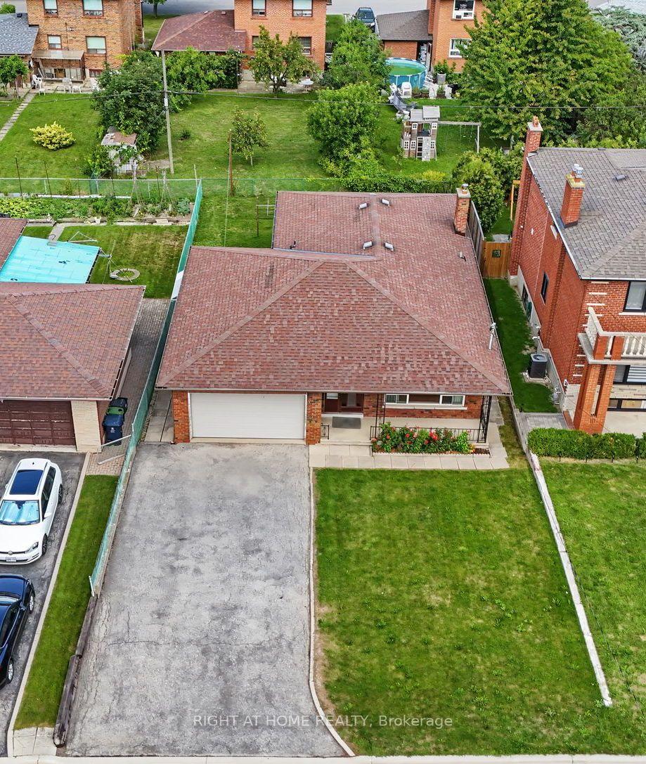 Photo 3 of 84 Raven Road, North York, Rustic — HOMEH
