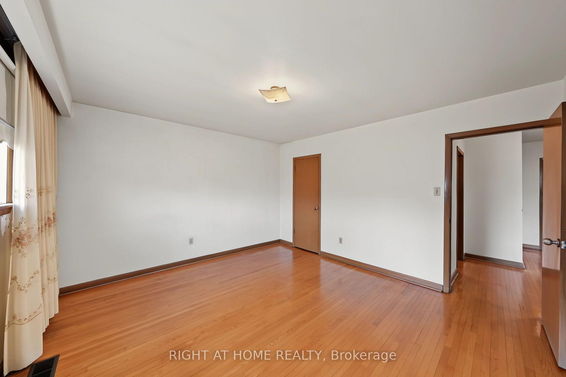 Photo 16 of 84 Raven Road, North York, Rustic — HOMEH