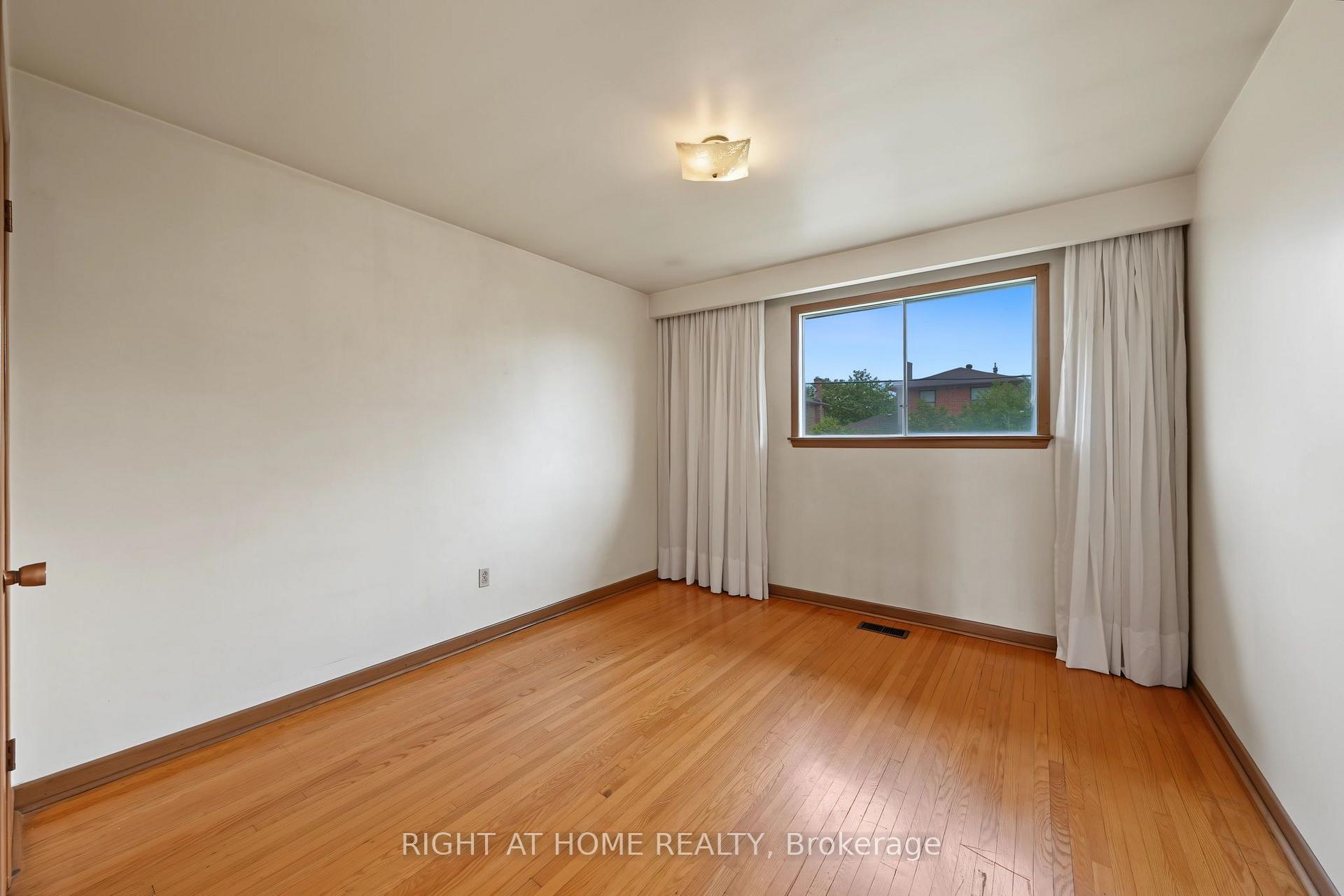 Photo 17 of 84 Raven Road, North York, Rustic — HOMEH
