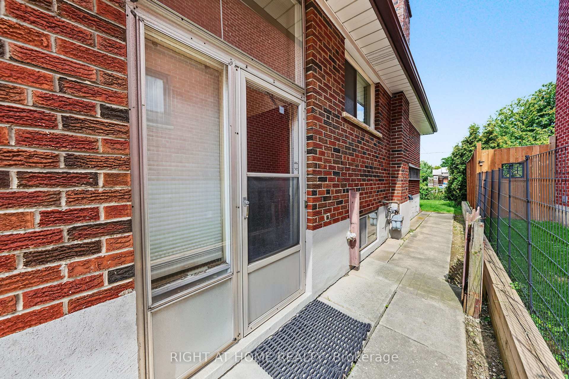 Photo 35 of 84 Raven Road, North York, Rustic — HOMEH