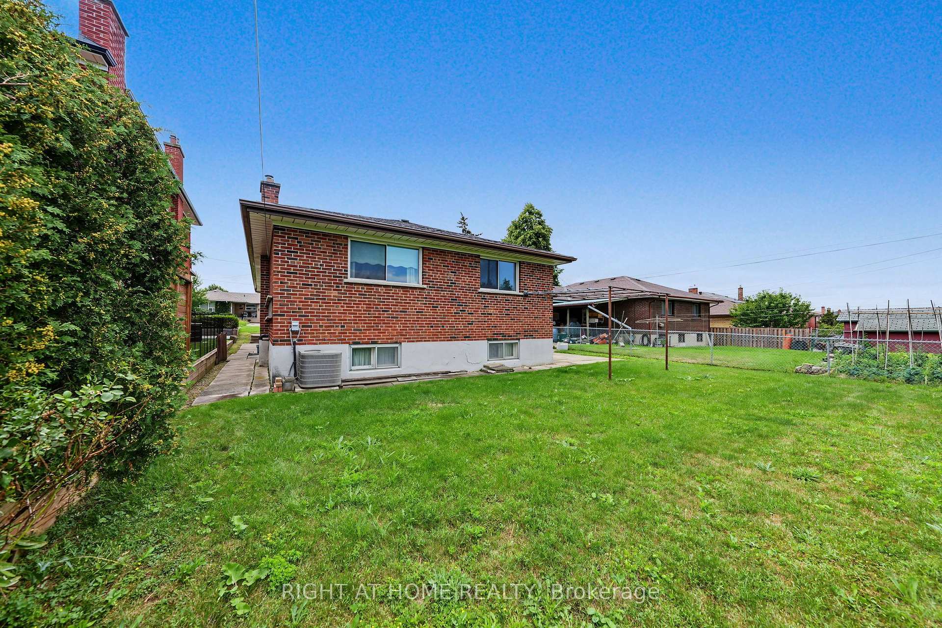 Photo 38 of 84 Raven Road, North York, Rustic — HOMEH