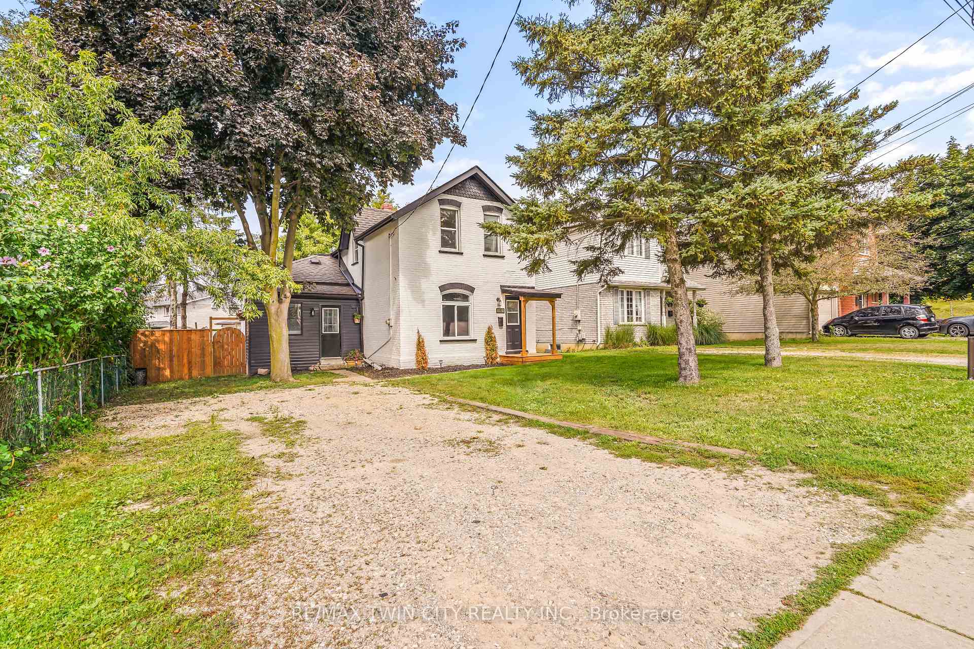 Photo 2 of 150 Stanley Street, Brantford, East Ward — HOMEH