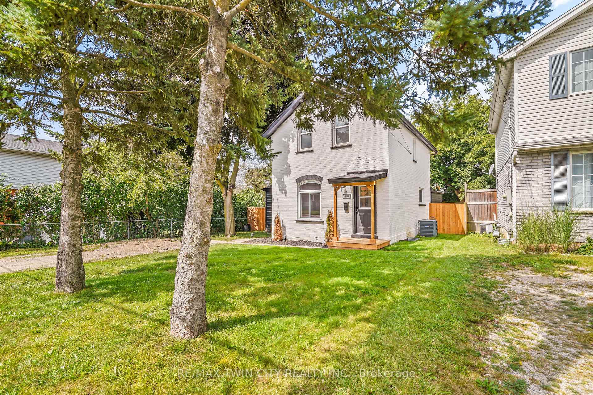 Photo 3 of 150 Stanley Street, Brantford, East Ward — HOMEH