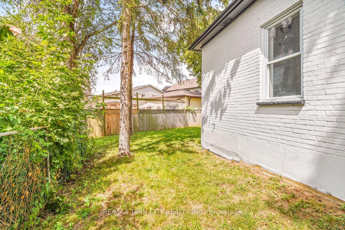 Photo 43 of 150 Stanley Street, Brantford, East Ward — HOMEH