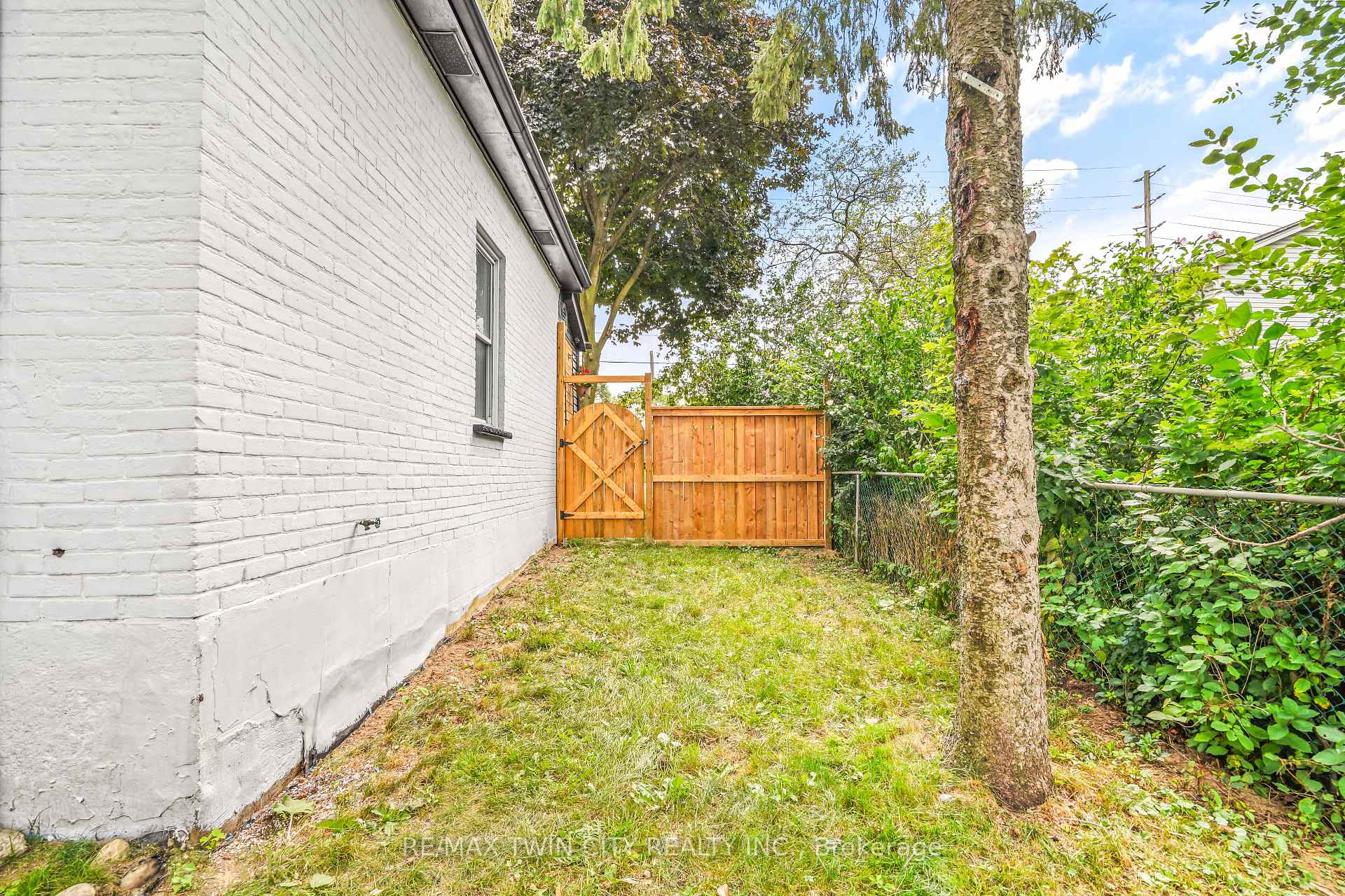 Photo 45 of 150 Stanley Street, Brantford, East Ward — HOMEH