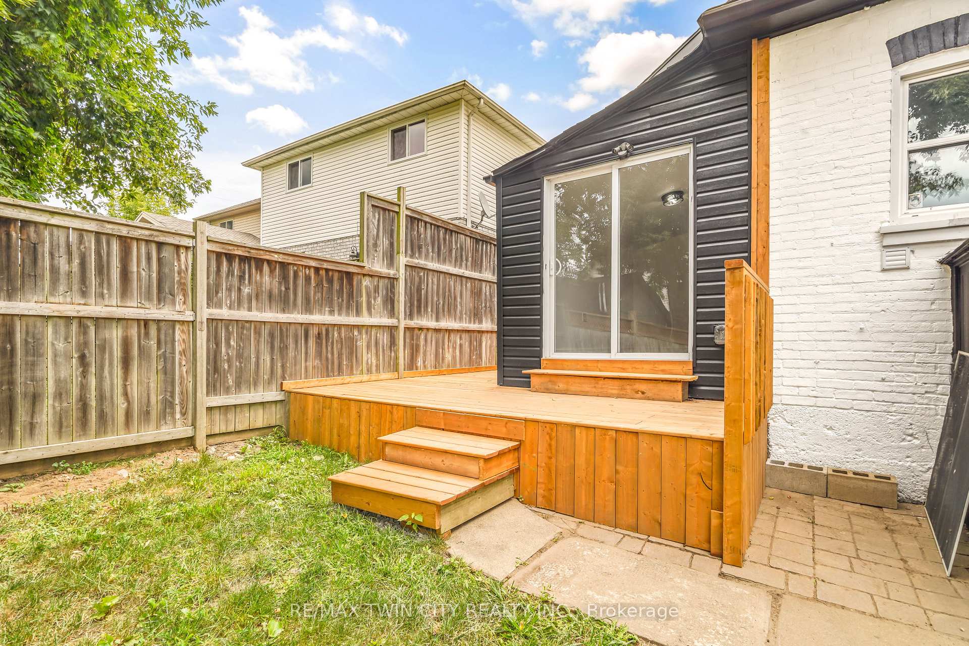 Photo 42 of 150 Stanley Street, Brantford, East Ward — HOMEH