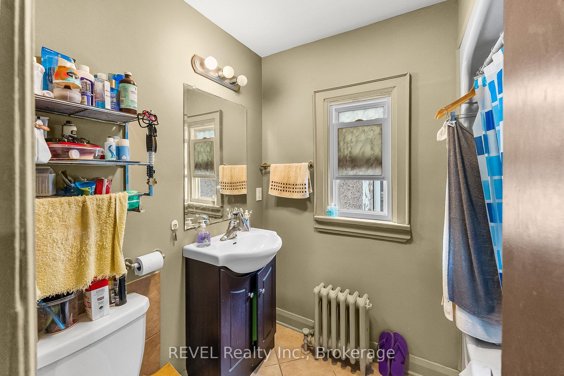 Photo 5 of Unit upper, 28 Division Street, St. Catharines, E. Chester — HOMEH