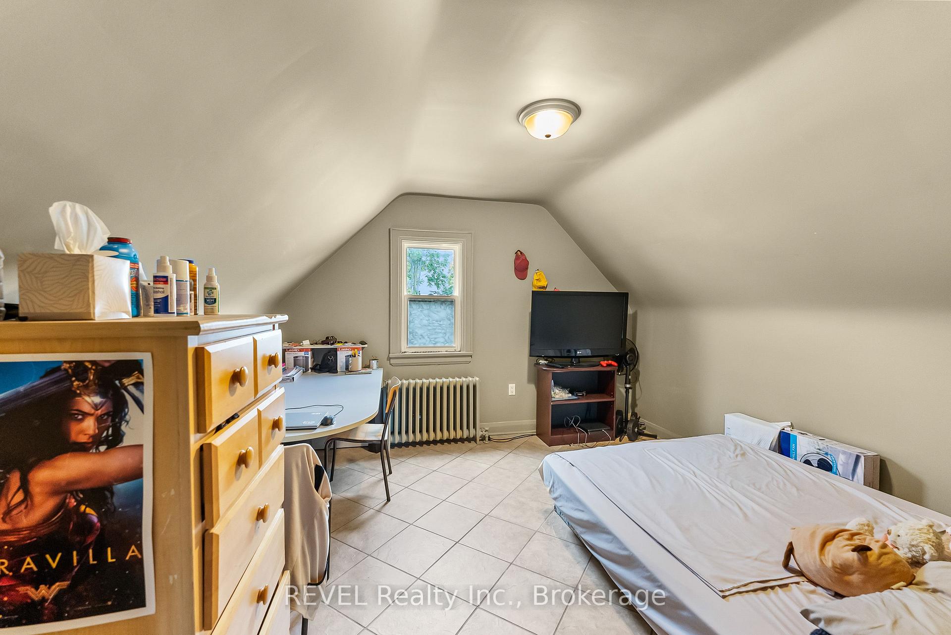 Photo 6 of Unit upper, 28 Division Street, St. Catharines, E. Chester — HOMEH