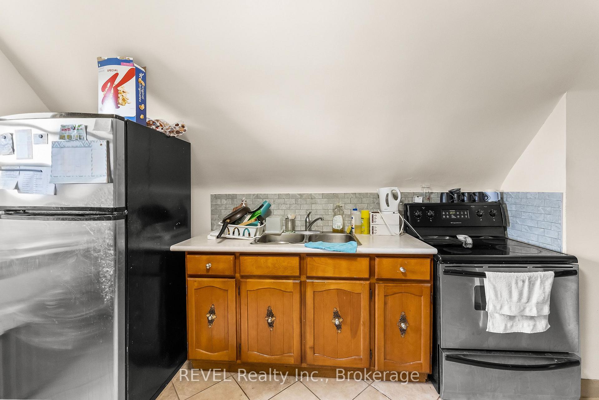 Photo 8 of Unit upper, 28 Division Street, St. Catharines, E. Chester — HOMEH
