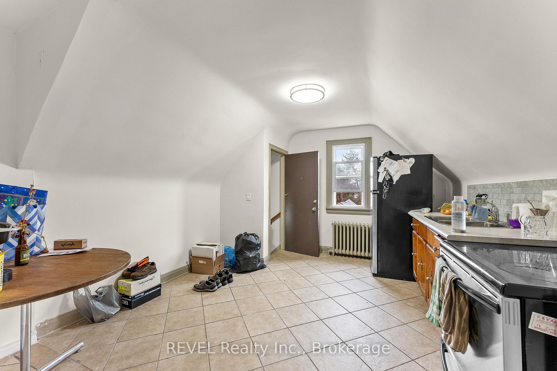 Photo 9 of Unit upper, 28 Division Street, St. Catharines, E. Chester — HOMEH