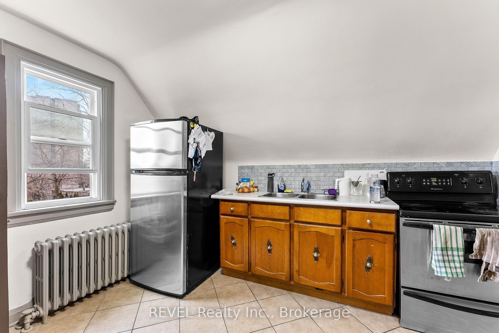 Photo 10 of Unit upper, 28 Division Street, St. Catharines, E. Chester — HOMEH