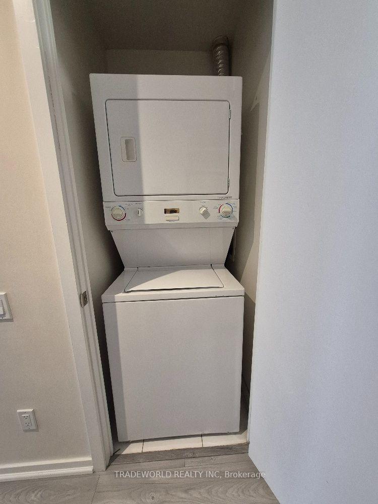 Photo 14 of Unit 1107, 103 The Queensway, Toronto, High Park-Swansea — HOMEH