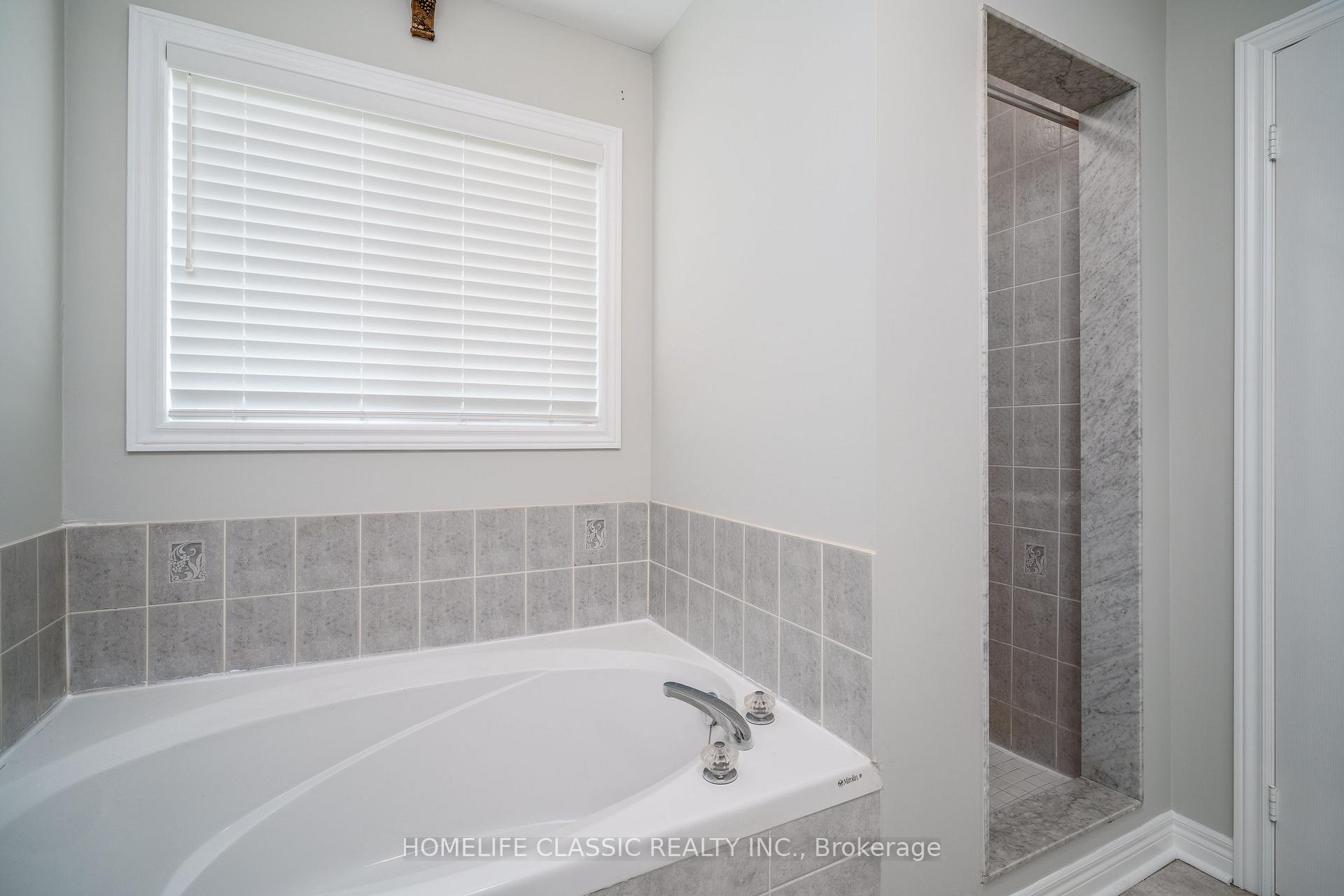 Photo 10 of 44 Wildberry Crescent, Vaughan, Vellore Village — HOMEH
