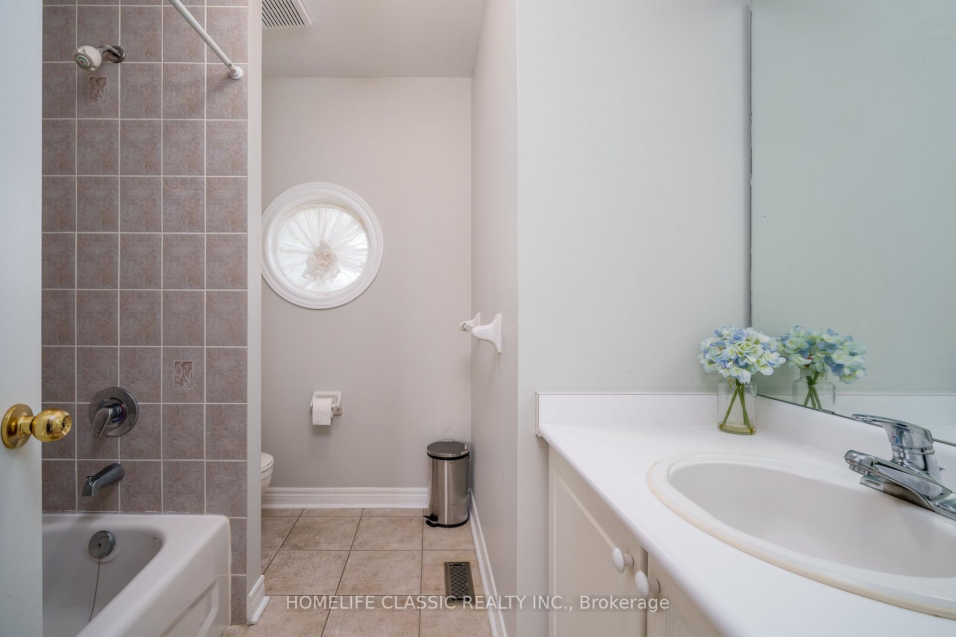 Photo 13 of 44 Wildberry Crescent, Vaughan, Vellore Village — HOMEH