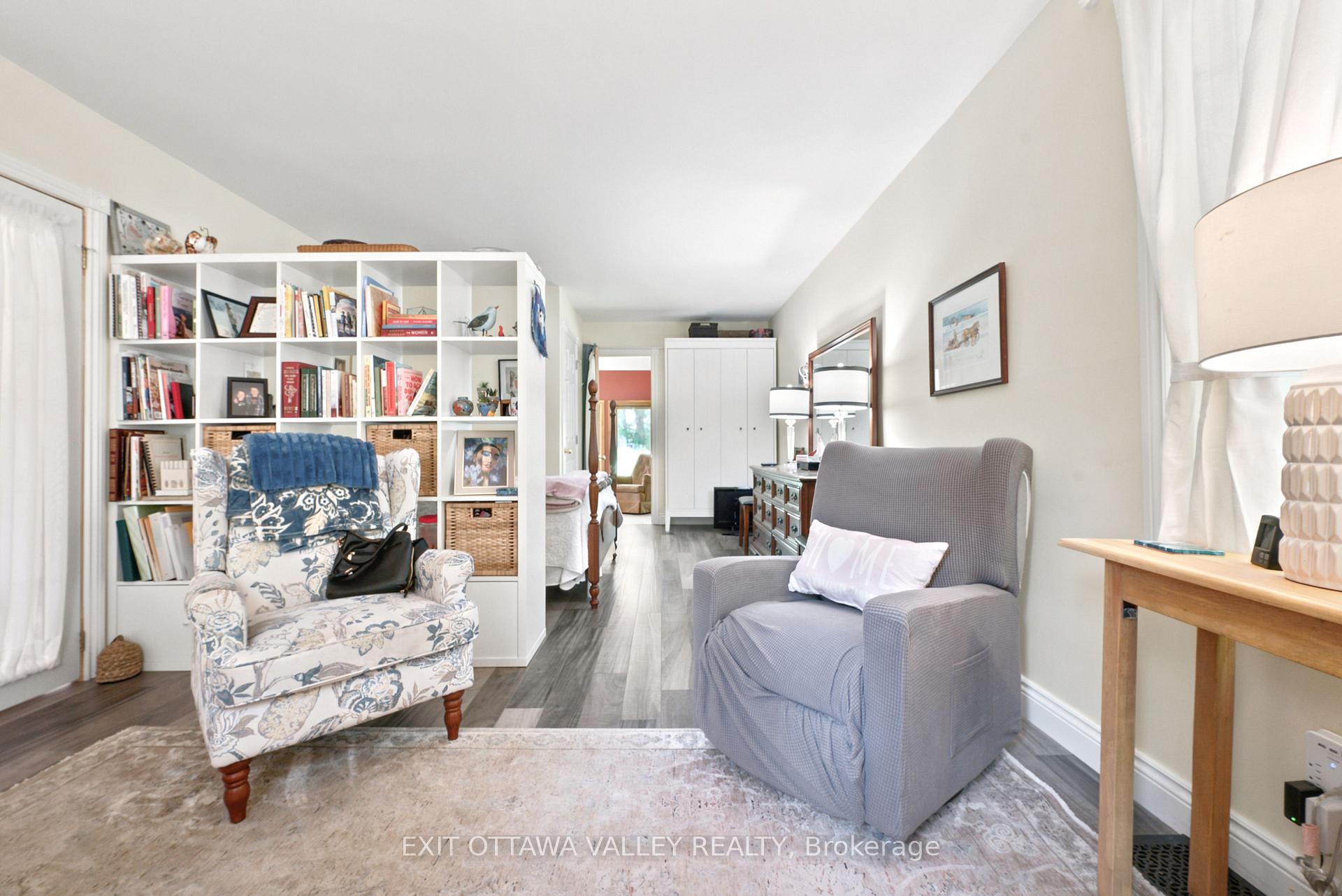 Photo 8 of 4 MacDonald Street, Deep River, Deep River — HOMEH