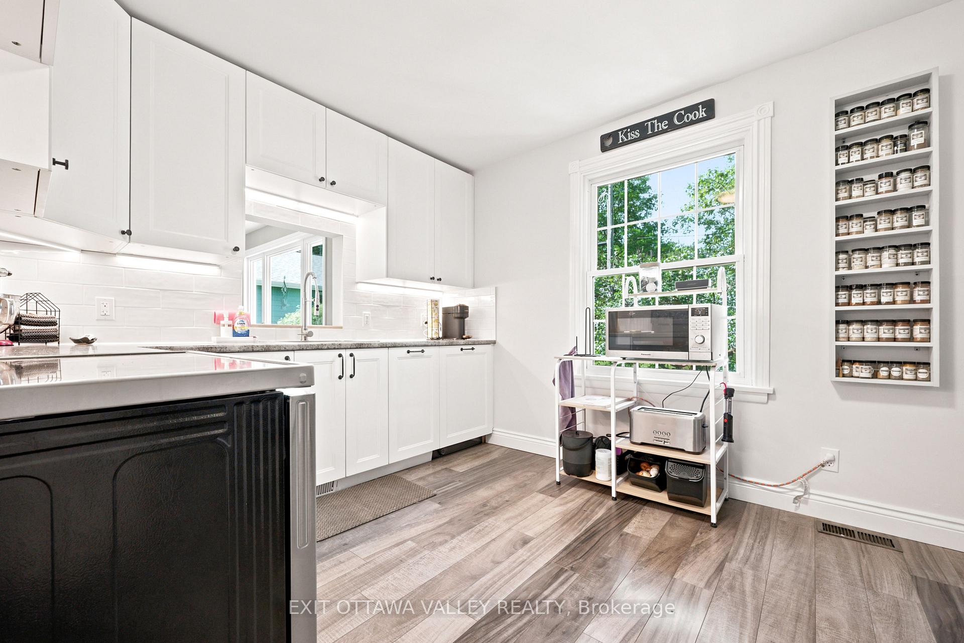 Photo 11 of 4 MacDonald Street, Deep River, Deep River — HOMEH