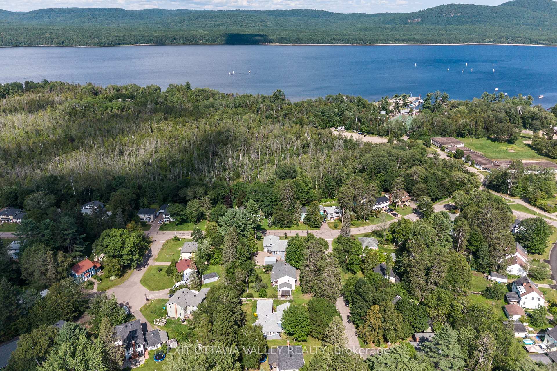 Photo 43 of 4 MacDonald Street, Deep River, Deep River — HOMEH