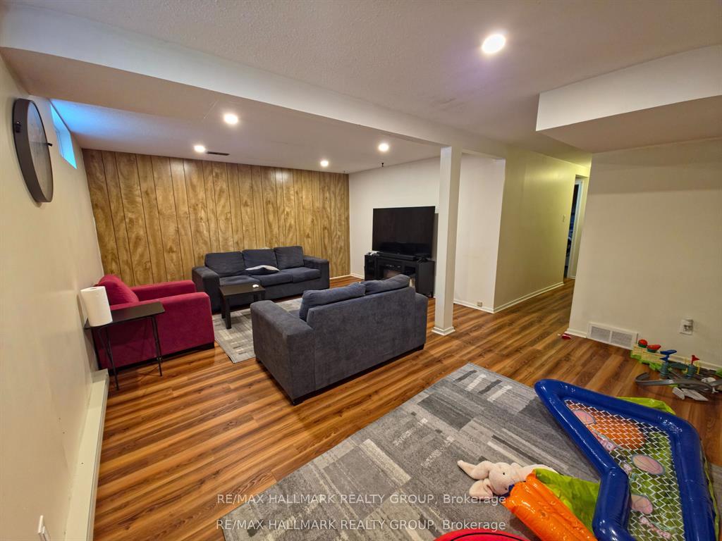 Photo 17 of 16 Tedwyn Drive, Ottawa, Barrhaven - Pheasant Run — HOMEH