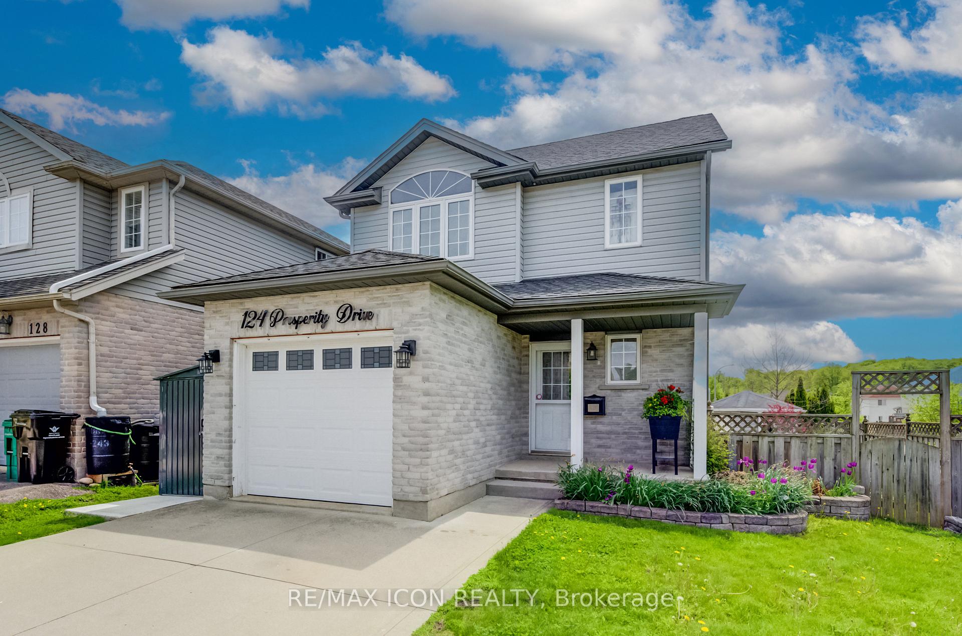 Photo 3 of 124 Prosperity Drive, Kitchener, Larentian West — HOMEH