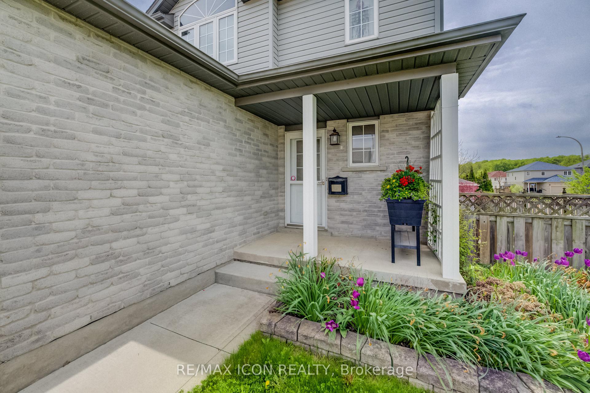 Photo 4 of 124 Prosperity Drive, Kitchener, Larentian West — HOMEH