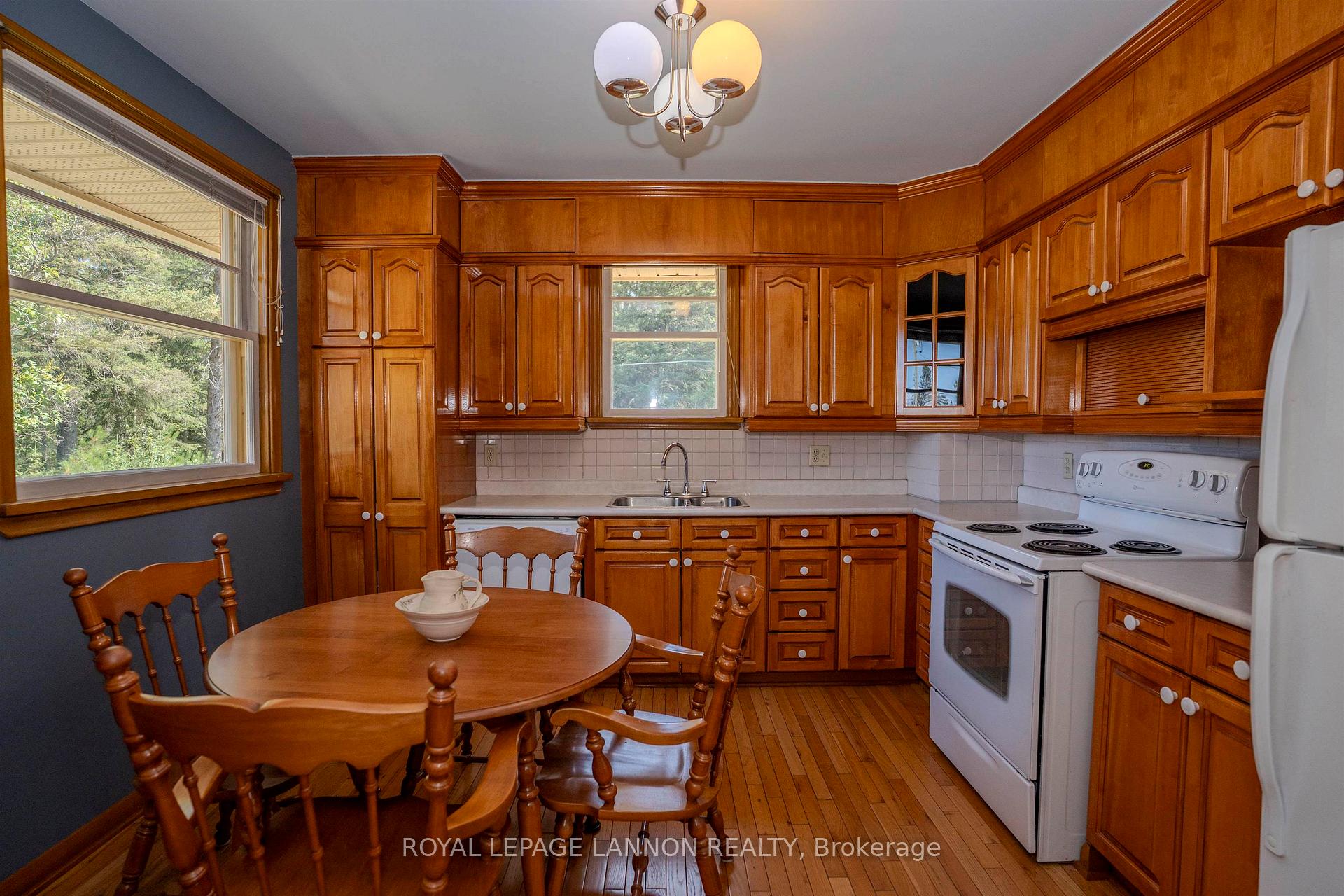 Photo 4 of 4137 Arthur Street, Thunder Bay, Parkdale — HOMEH