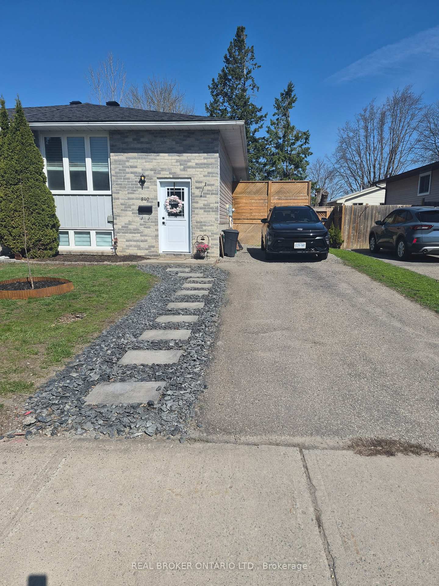 Photo 1 of Unit UPPER UNIT, 840 Macodrum Drive, Brockville, Brockville — HOMEH