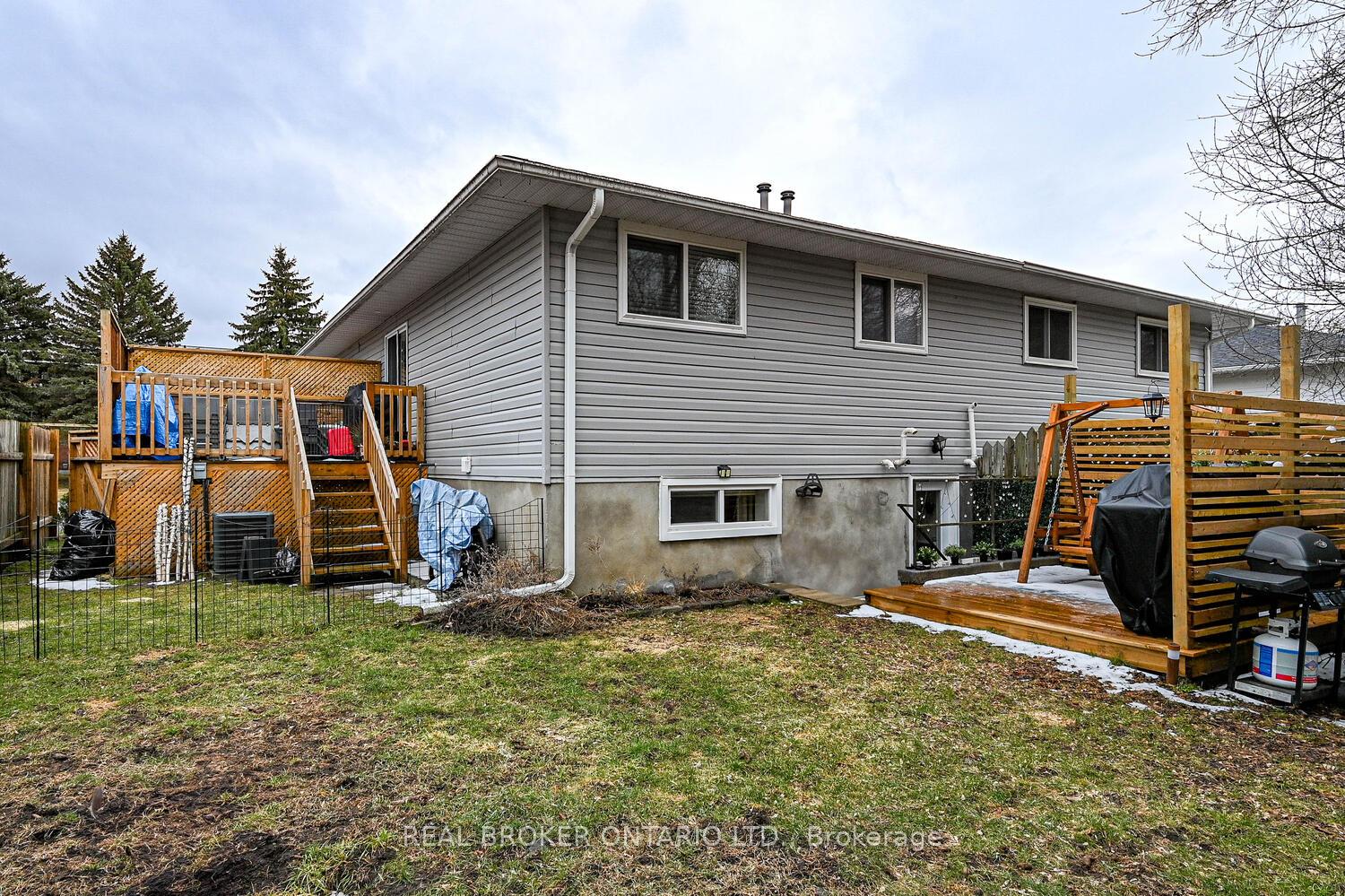 Photo 2 of Unit UPPER UNIT, 840 Macodrum Drive, Brockville, Brockville — HOMEH